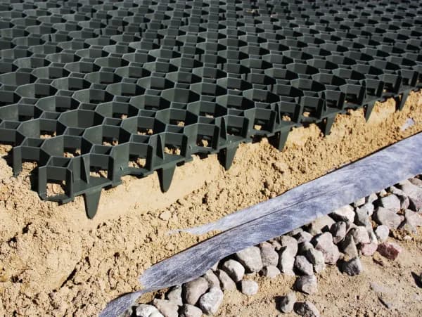 Jak tanio zrobić podjazd do domu i zaoszczędzić na kosztach budowy