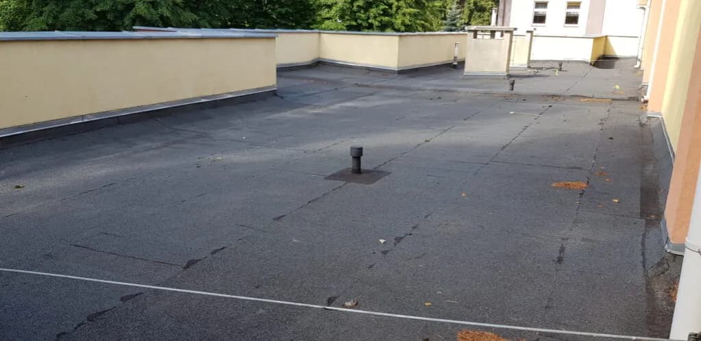 Jak uszczelnić dach od środka i uniknąć kosztownych napraw