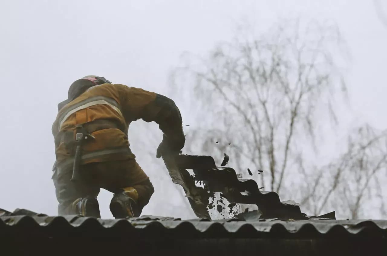 Azbest na dachu: jakie zagrożenia zdrowotne i jak usunąć ryzyko