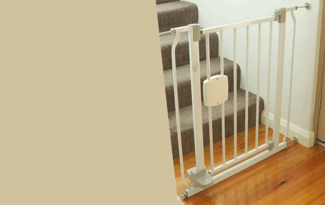 Jak zabezpieczyć schody przed malowaniem, aby uniknąć bałaganu i kosztów