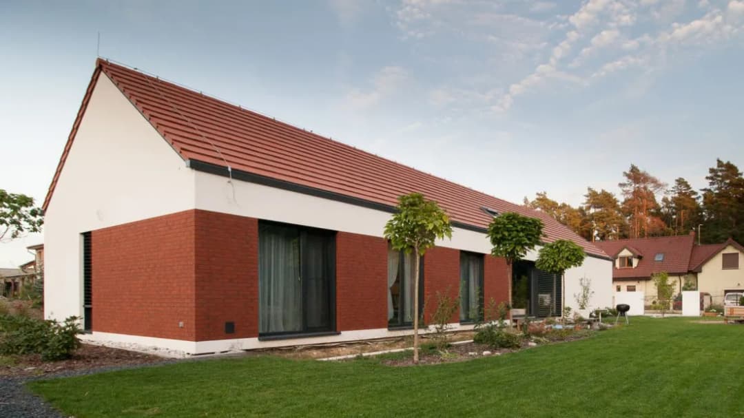 Ceglany dach jaka elewacja - idealne kolory i materiały do wyboru