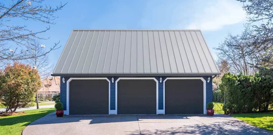 Ceny blachy na dach – co musisz wiedzieć, aby nie przepłacić