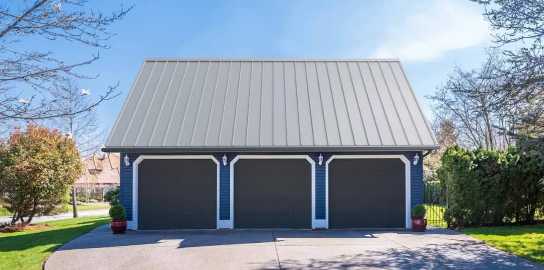 Ceny blachy na dach – co musisz wiedzieć, aby nie przepłacić