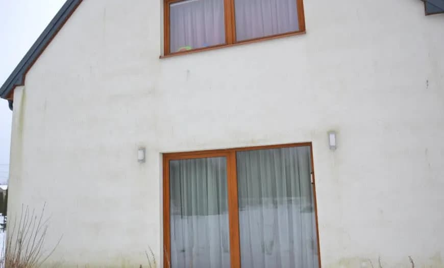 Kiedy robić elewację, aby uniknąć problemów z tynkiem?